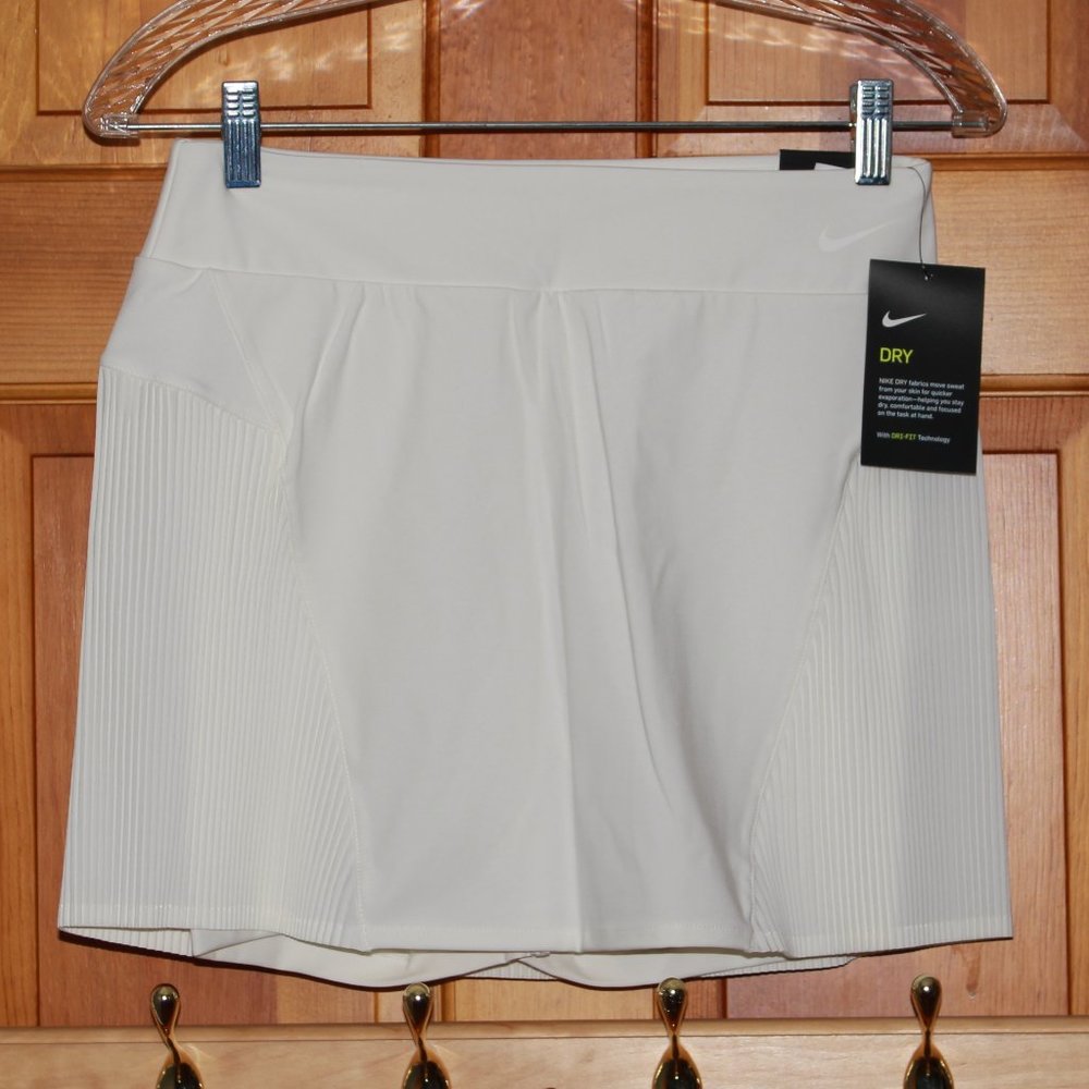 Nike "Standard Fit" Pleated Skort